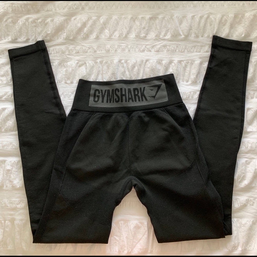 Gym shark leggings